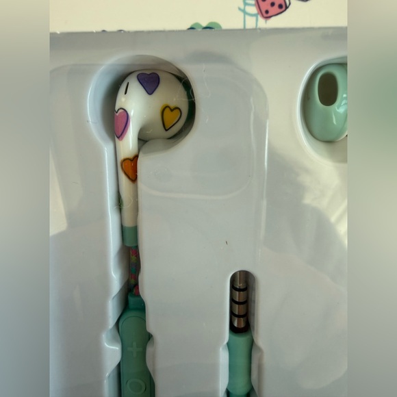 Roller Rabbit x Target wired earphones - Picture 7 of 7